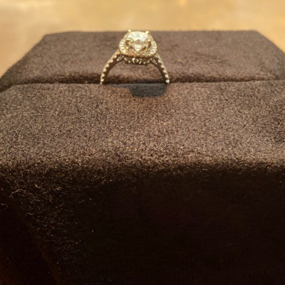Engagement ring - Picture 4 of 9